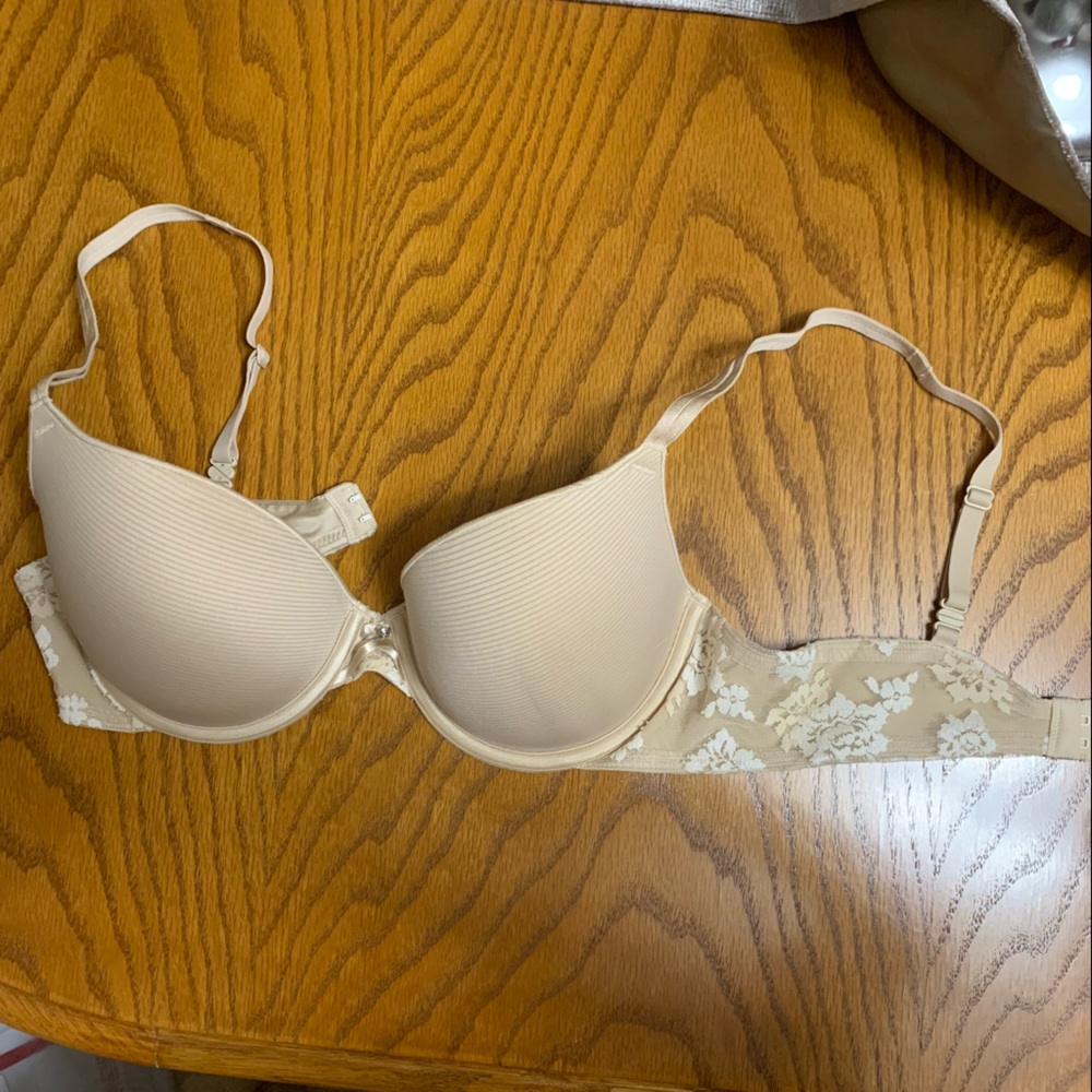 Maidenform size 34C bra. Excellent Condition.